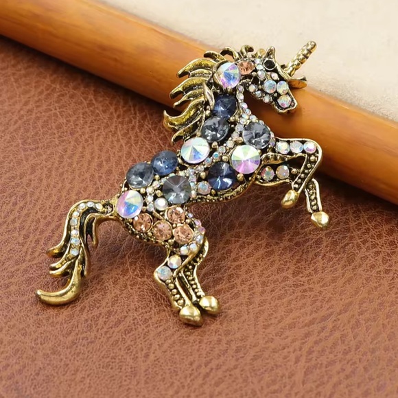 Vintage Gold Unicorn Brooch with Multicolor Gems - Picture 9 of 10